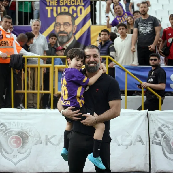 Arda Turan, Eyüpspor'a veda etti!