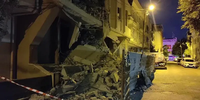 Avcılar'da Bina Çöktü! Tahliye Kararı, İşte Son Durum