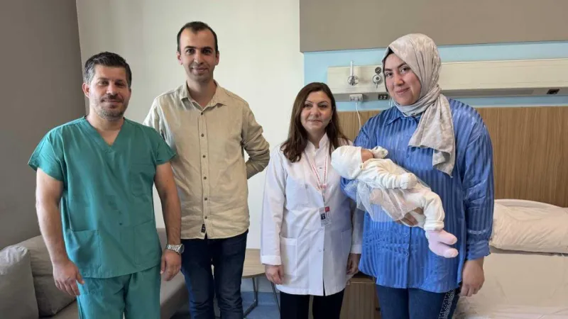 Bebeğe kıkırdak dokusundan iman tahtası yapıldı
