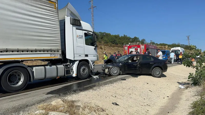 Feci Kaza: Bursa'da Tır ve Otomobil Çarpıştı! 1 Ölü, 2 Yaralı