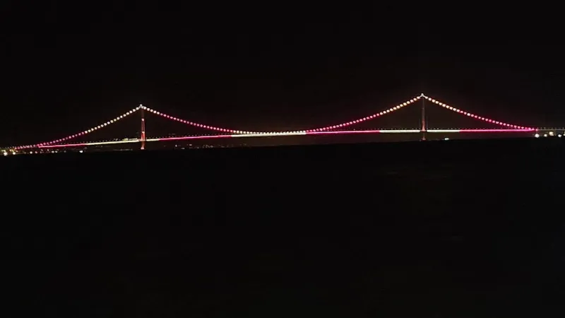 Çanakkale Köprüsü sarı-kırmızı renklerle boyandı