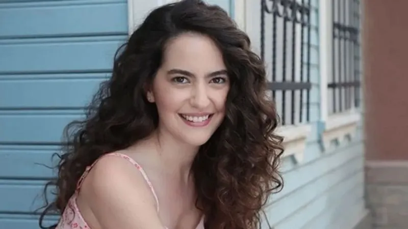 Ezgi Şenler Evlendi! Çatı Katı Aşk'ın Ayşen'i Mutluluğa Uçtu!