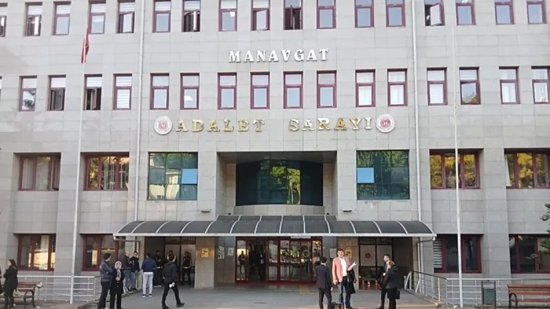 CHP'li Manavgat Belediyesi’nde yolsuzluk operasyonu: 41 sanık hakim karşısında