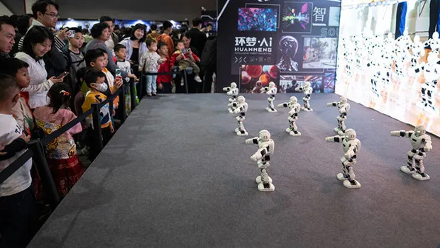 Yapay Zeka Robotlar Çin'i Fethetti! Gelecek Burada mı?