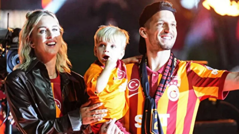 Dries Mertens ve ailesi İstanbul'a veda etti