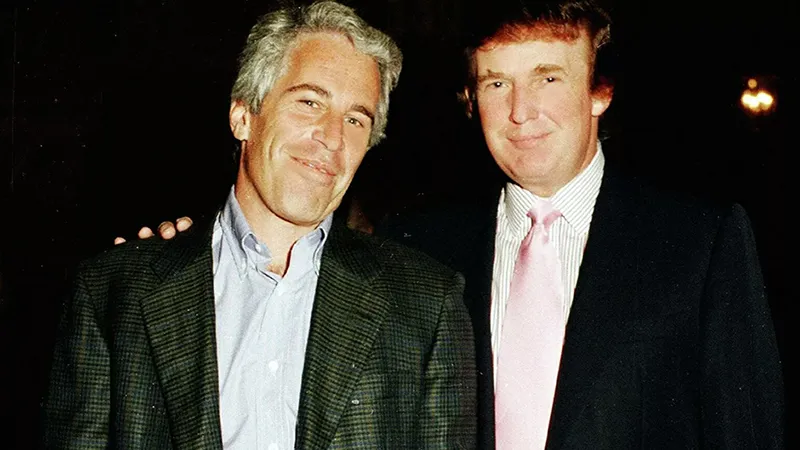 Elon Musk, Trump'ın "Epstein dosyalarında" yer aldığını iddia eden paylaşımını sildi