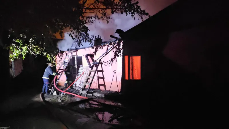 Erzincan'da ev yangını: 2'si çocuk 4 kişi kurtarıldı