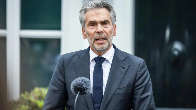 Hollanda Başbakanı Dick Schoof istifa etti
