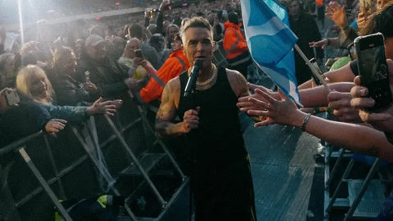 Robbie Williams İstanbul'u Sallayacak! İşte Konser Detayları