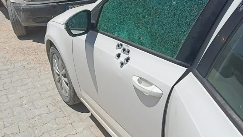 İş insanının otomobiline kurşun yağdırdılar!