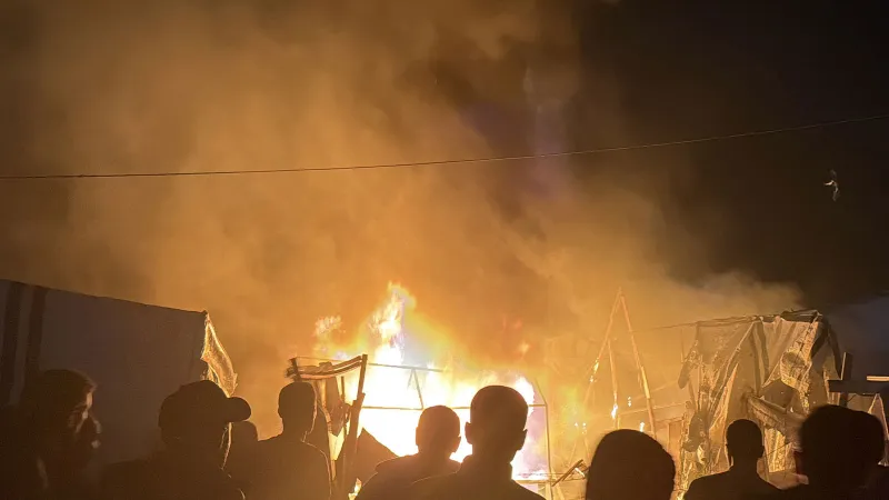 İsrail Gazze’de Filistinlilerin kaldığı kampı vurdu: Çok sayıda ölü var