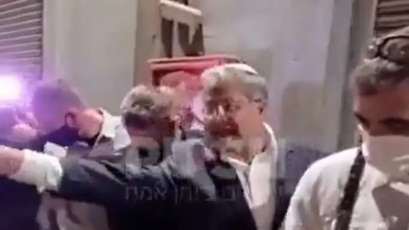İsrail'in soykırım bakanı Ben-Gvir zorla alıkonulan Sumud Filosu aktivistlerine hakaret etti!