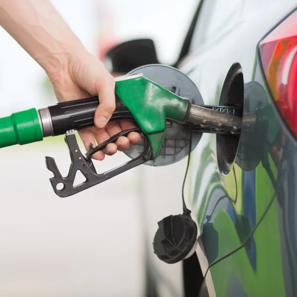 Benzine Zam Şoku! İstanbul'da Benzin 50 TL'yi Aştı mı? İşte Yeni Fiyatlar