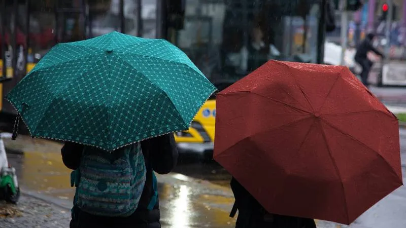 İstanbul'da şiddetli yağış bekleniyor: Saat verildi, sele ve su baskınına dikkat!