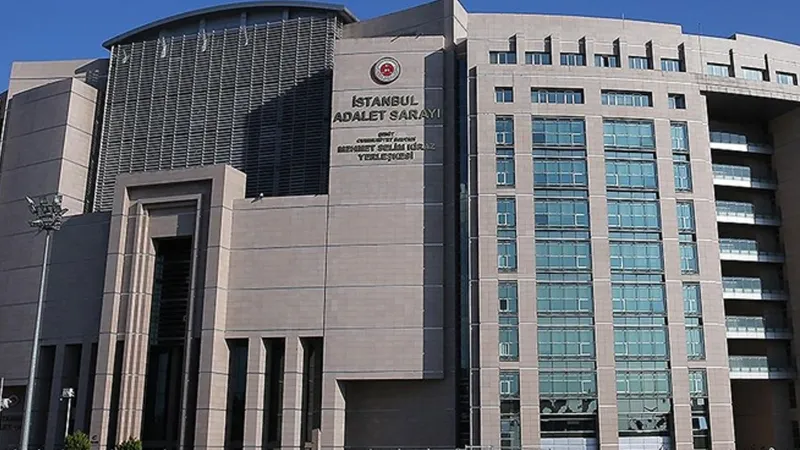 İstanbul'daki yolsuzluk soruşturmalarında gözaltına alınan 38 kişi adliyede