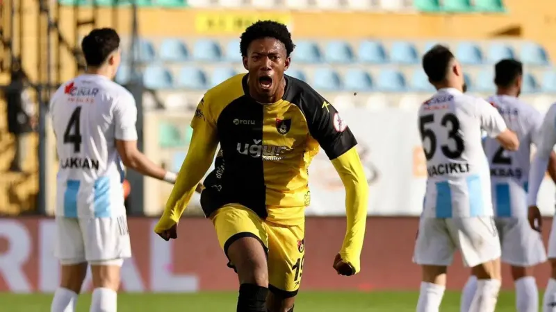 İstanbulspor'dan Rekor Transfer! Diarra Feyenoord'a mı Gidiyor?