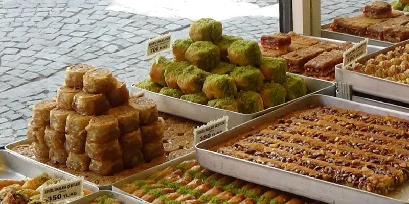 Bayram Baklavası Elde Kaldı! Vatandaşın Alım Gücü Alarm Veriyor