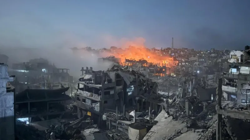Katil İsrail Gazze'de bir eve saldırı düzenledi: 4 kişi öldü, 15 kişi yaralandı