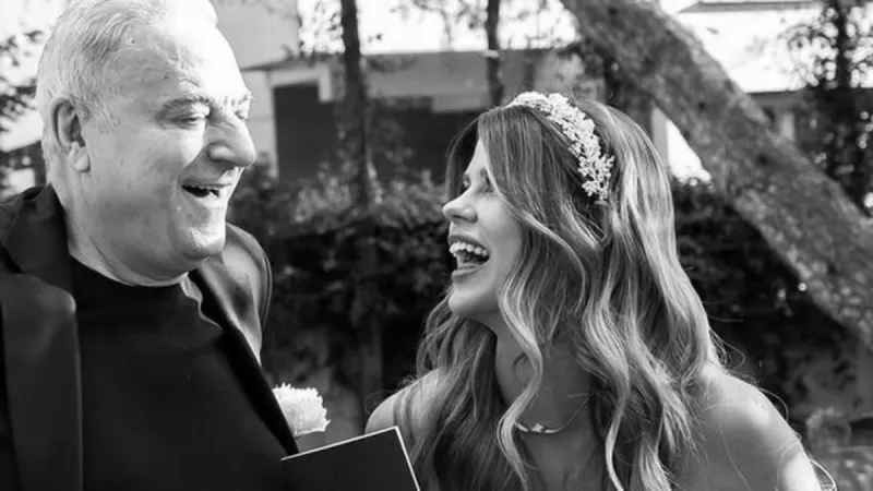 Mehmet Ali Erbil'den 42 yaş küçük eşine milyonluk hediye!