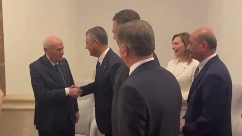 Bahçeli'den Özel'e Şaşırtan Sözler! Meclis'te Neler Yaşandı?