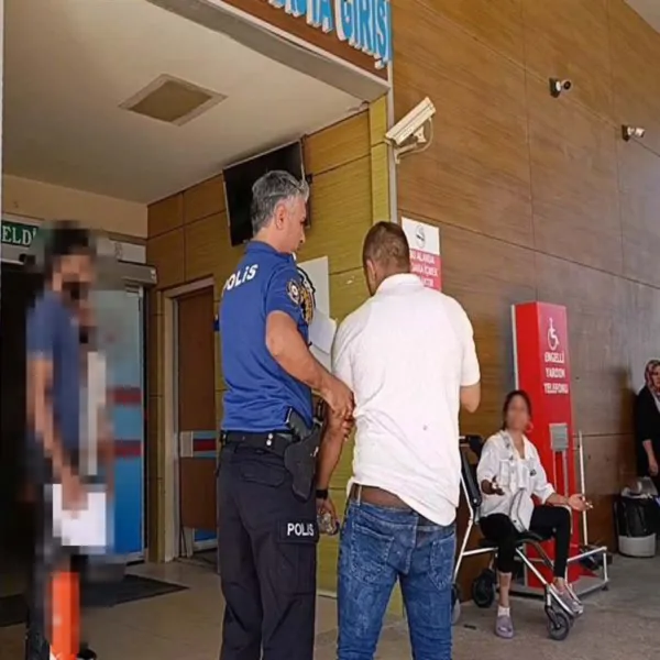 "Neden Seviyorum Ben Seni" Diyerek Bıçakladı! Şoke Eden Anlar