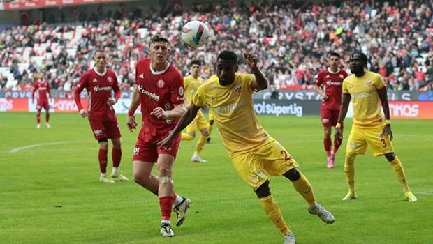 Kayserispor'dan Anneler Günü Jest: 1038 Kadın Taraftara Ücretsiz Maç!