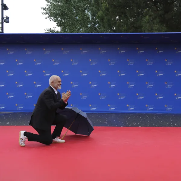 Arnavutluk Başbakanı'ndan Meloni'ye Şaşırtan Karşılama!