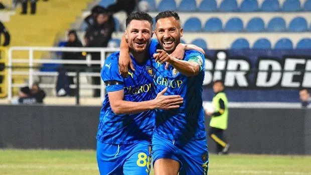 Yasin Öztekin Bucaspor'da Rekor Kırdı! Galatasaray'dan Zirveye