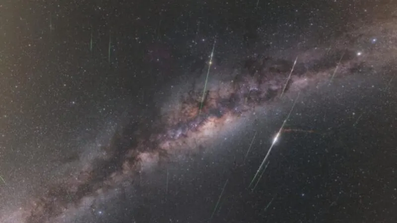 Eta Aquarid Meteor Yağmuru: Türkiye'den İzlenecek Mi? Gökyüzü Şöleni!