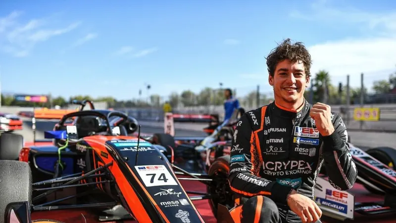 Otomobil sporcusu Cem Bölükbaşı, Le Mans 24 Saat Yarışı'na katılacak