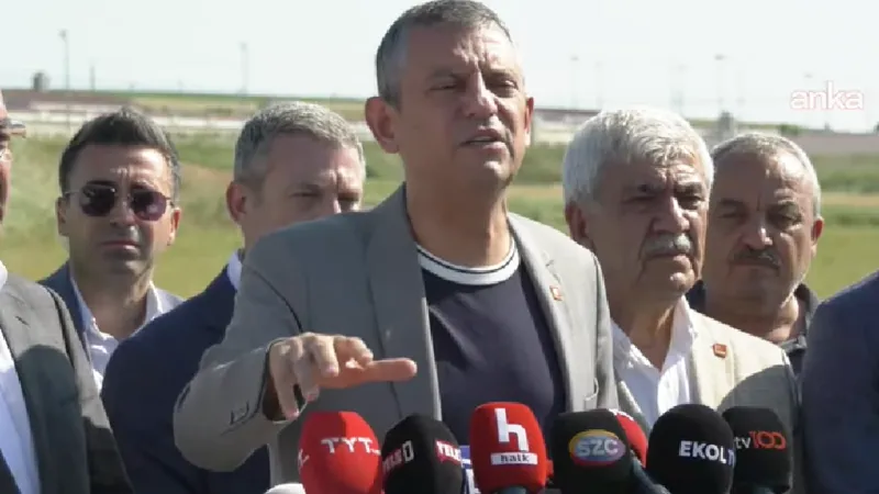 İmamoğlu'na Ziyaret: Özgür Özel'den Şok FETÖ Benzetmesi!