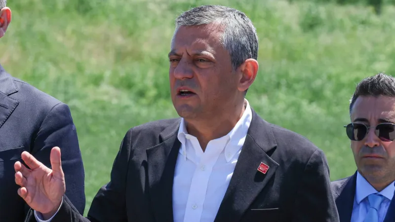 Özgür Özel’den Anayasa Mahkemesi’ne ziyaret: 10 yıldır kullanmadığı yürütmeyi durdurma kararını vermelerini talep ediyoruz