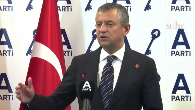 Özgür Özel'den İzmir greviyle ilgili açıklama: İşçinin de belediyenin de hakkı var