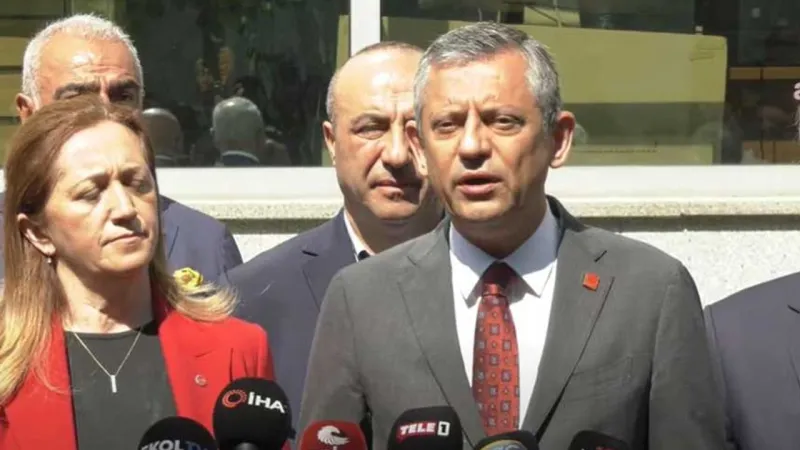 Özgür Özel'den vatandaşlara çağrı: Ara zam için mücadeleyi birlikte yapmalıyız