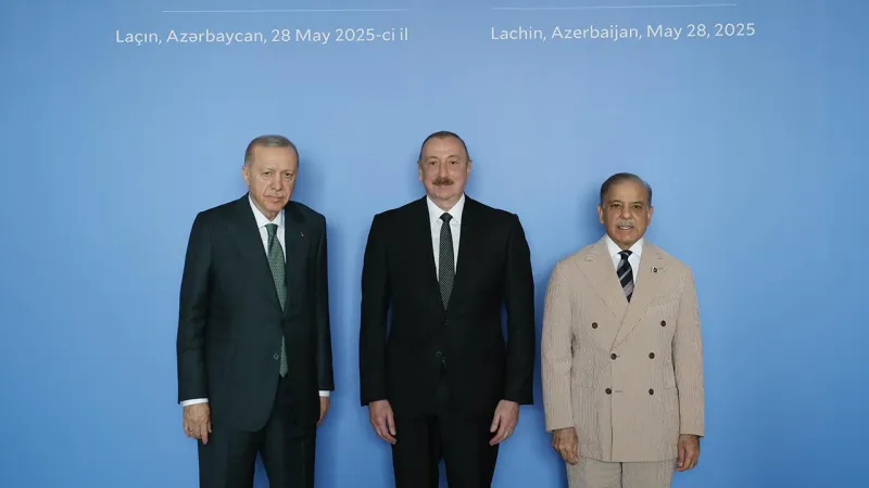 Pakistan Başbakanı Şahbaz: Yaşasın PakistanTürkiyeAzerbaycan kardeşliği ve dostluğu