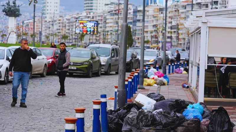 Priştine’de Grev Krizi: Sokaklar Çöp Yığınlarıyla Dolu