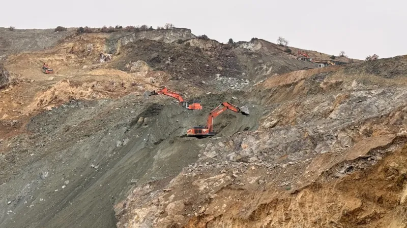 Sivas'ta göçük altında kalan işçiyi arama çalışmaları sürüyor