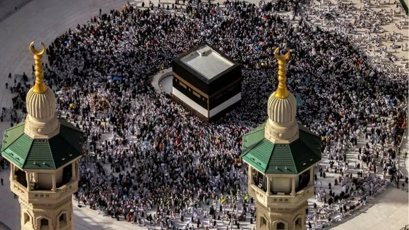 Suudi Arabistan, yaz sezonunda Mekke'ye 1 milyondan fazla ziyaretçi beklediği Hac için güvenlik önlemlerini artırıyor
