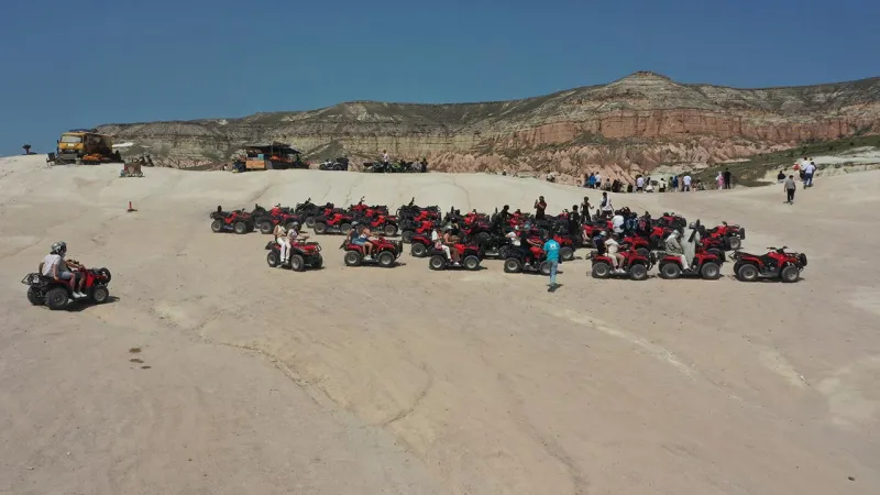 Kapadokya'da Bayram Bereketi! Turistler Akın Etti, Yer Kalmadı!