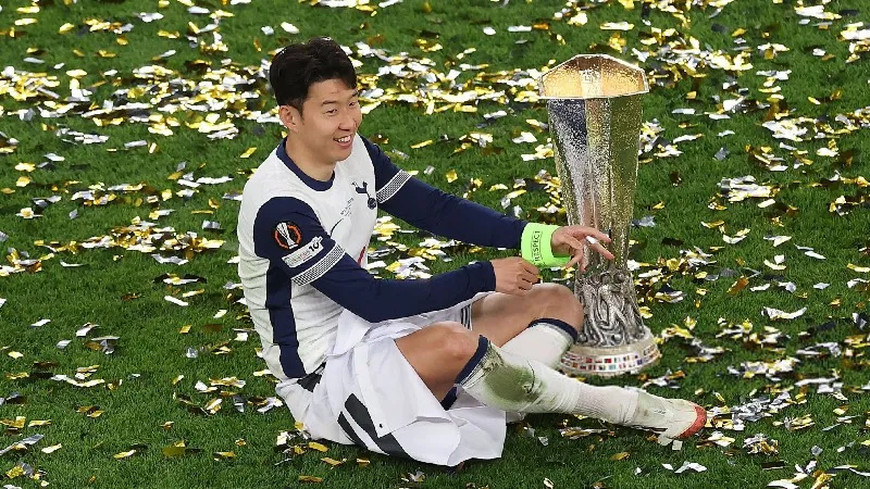 UEFA Avrupa Ligi Şampiyonu Tottenham oyuncusu Heung-min, madalya sayısı yetmediği için madalyasını alamadı