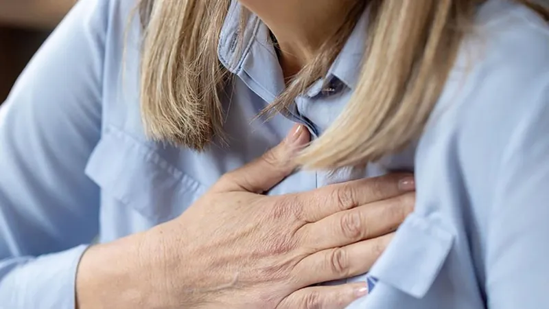 Uzmanlar uyarıyor, "geçer" dememek lazım! Kalp çarpıntısı ve tansiyon ölümcül riskin habercisi