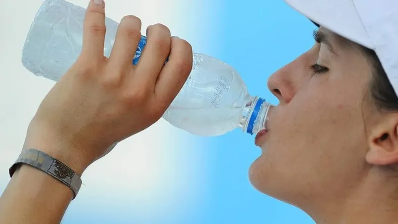 Uzmanlardan sıcak hava uyarısı: "Günde en az 2 litre su içilmeli"