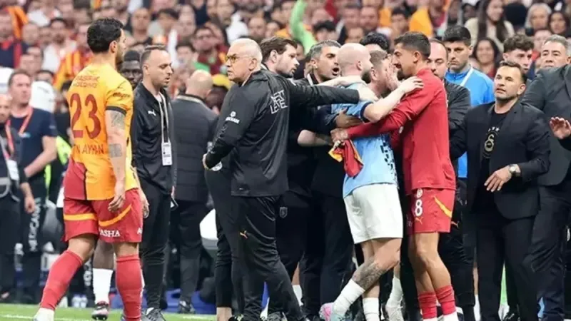 Victor Osimhen Ousseynou Ba'yı soyunma odasına çağırdı! Büyük gerginlik