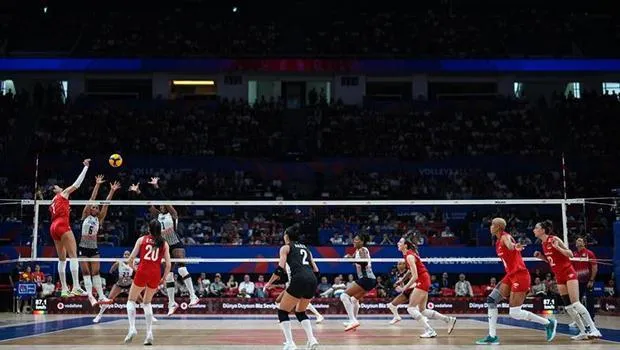 Voleybol Milletler Ligi'nde hediye yağmuru