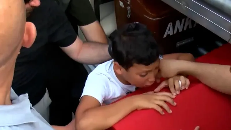 Yangın şehidine oğlundan acılı veda: “Ben sensiz ne yapacağım”