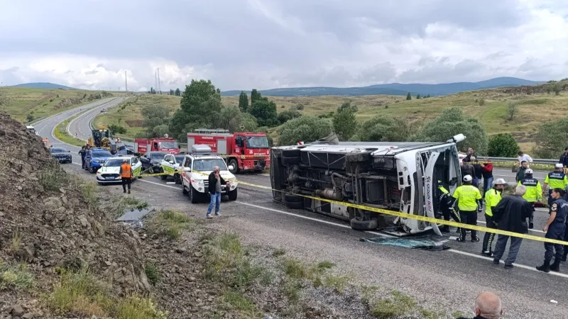 Yozgat'ta Feci Kaza: Midibüs Devrildi! Ölü ve Yaralılar Var