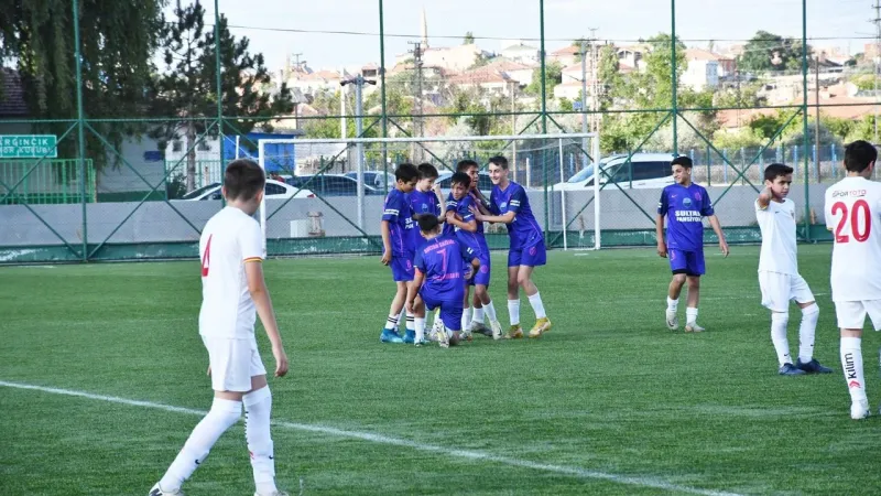 Zeki Akparlar FK U12 Kayseri'yi Titretti! Şampiyonluk Geldi!